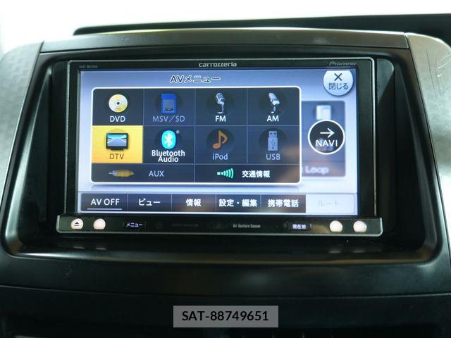 Toyota VOXY 2013-10 8797902-17
