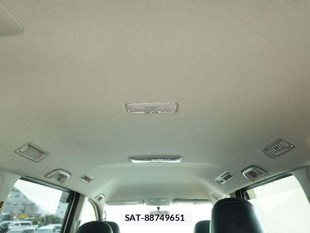 Toyota VOXY 2013-10 8797902-19