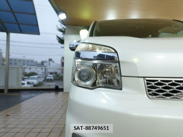 Toyota VOXY 2013-10 8797902-20