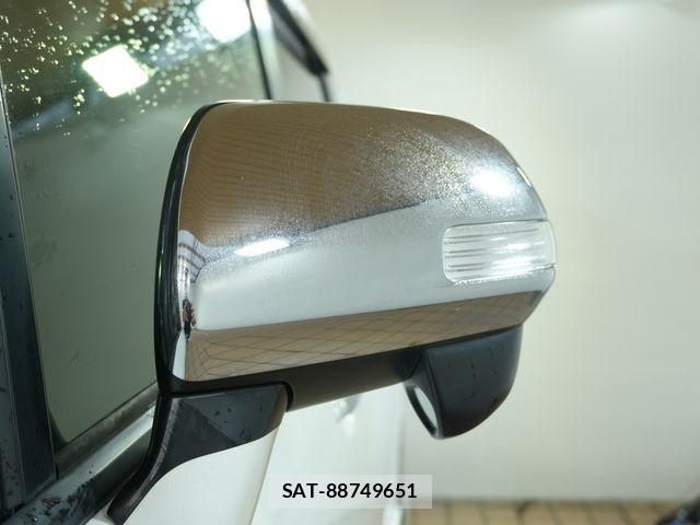 Toyota VOXY 2013-10 8797902-23