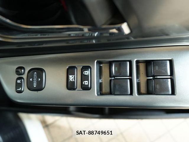 Toyota VOXY 2013-10 8797902-27