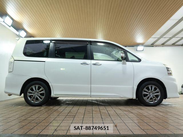 Toyota VOXY 2013-10 8797902-6