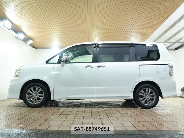 Toyota VOXY 2013-10 8797902-7