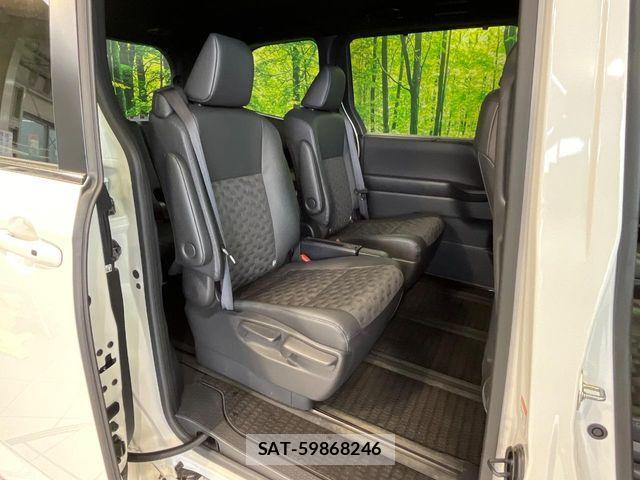Toyota VOXY 2025-04 8797884-8
