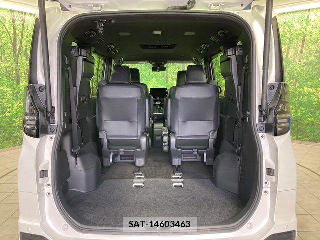Toyota VOXY 2022-06 8797883-10
