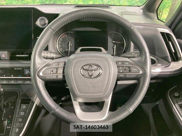 Toyota VOXY 2022-06 8797883-11