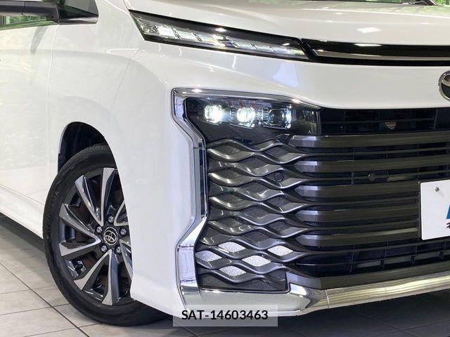 Toyota VOXY 2022-06 8797883-12