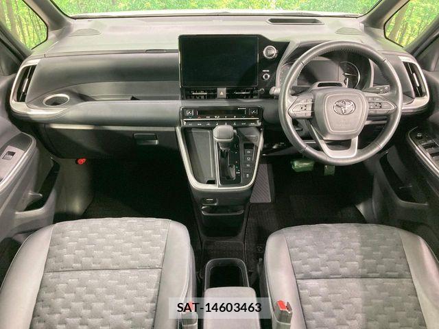 Toyota VOXY 2022-06 8797883-1