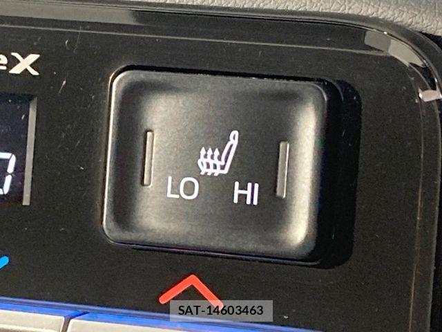 Toyota VOXY 2022-06 8797883-6