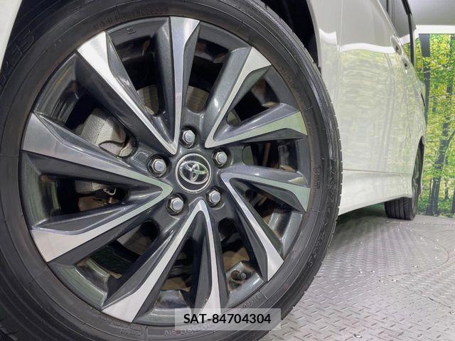 Toyota VOXY 2023-11 8797881-13