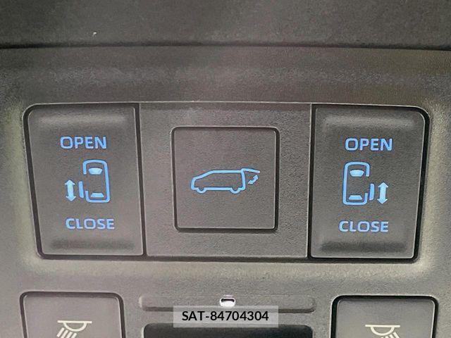 Toyota VOXY 2023-11 8797881-2