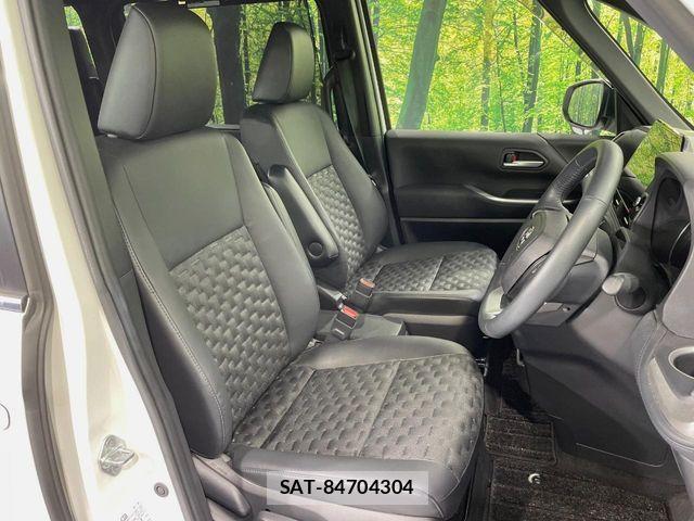 Toyota VOXY 2023-11 8797881-7