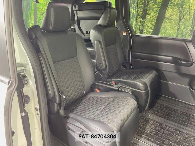 Toyota VOXY 2023-11 8797881-8