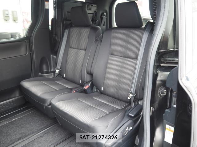Toyota VOXY 2017-10 8797894-9