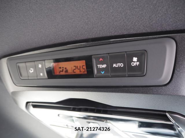 Toyota VOXY 2017-10 8797894-13