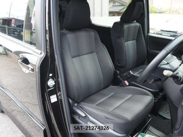 Toyota VOXY 2017-10 8797894-7