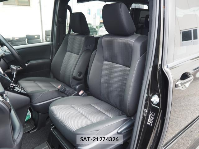 Toyota VOXY 2017-10 8797894-8