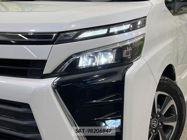 Toyota VOXY 2017-08 8797891-12