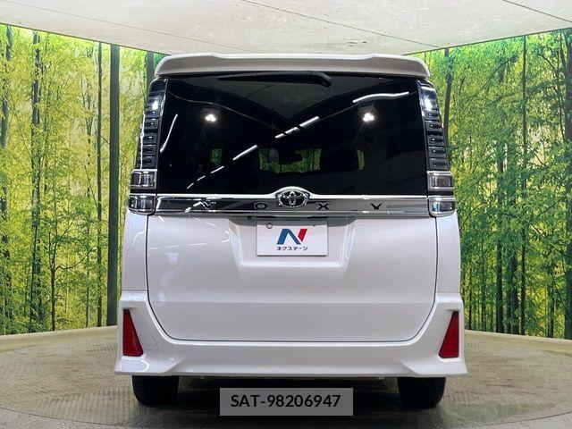 Toyota VOXY 2017-08 8797891-15