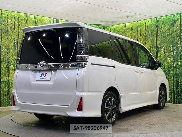 Toyota VOXY 2017-08 8797891-16