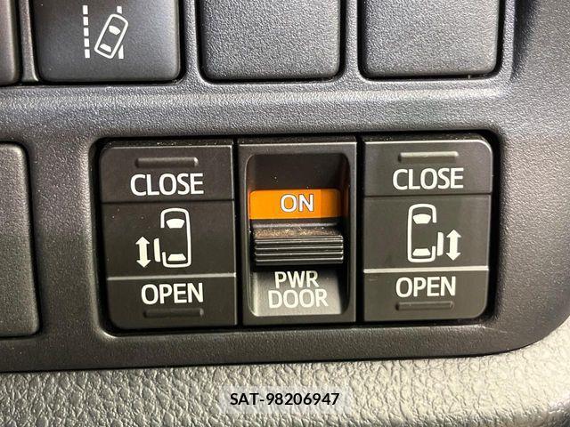 Toyota VOXY 2017-08 8797891-2