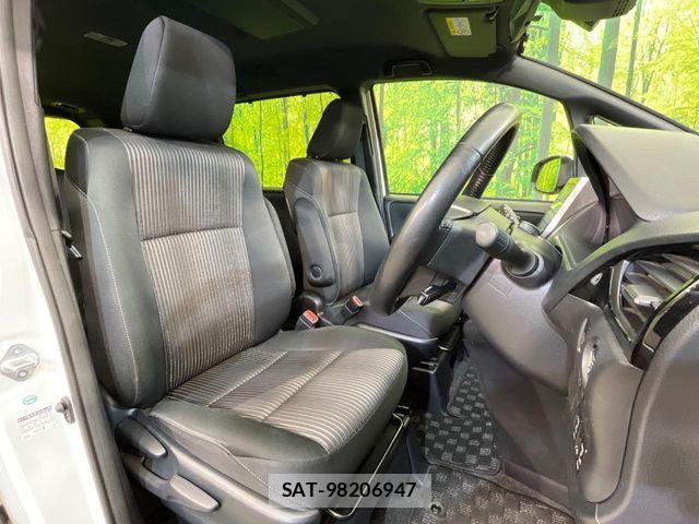 Toyota VOXY 2017-08 8797891-8