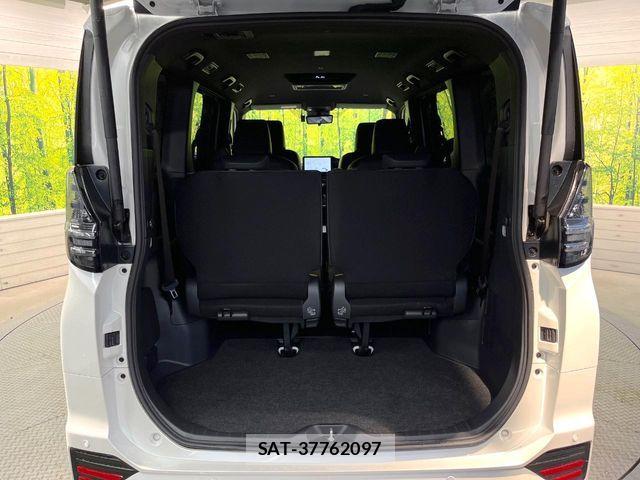 Toyota VOXY 2024-05 8797879-10