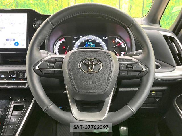 Toyota VOXY 2024-05 8797879-11