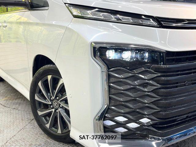 Toyota VOXY 2024-05 8797879-12