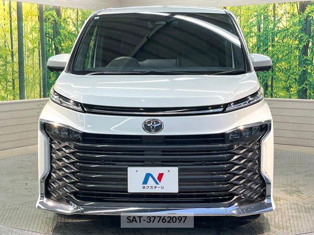 Toyota VOXY 2024-05 8797879-14