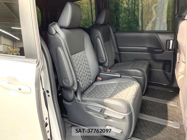 Toyota VOXY 2024-05 8797879-8