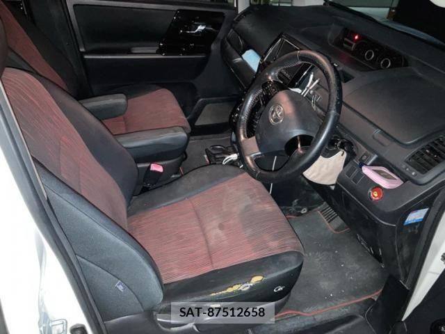 Toyota VOXY 2010-08 8797901-18