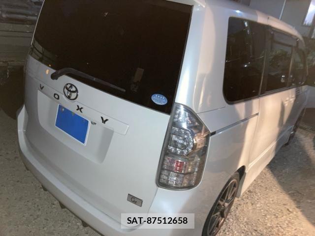Toyota VOXY 2010-08 8797901-2