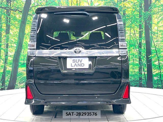 Toyota VOXY 2020-06 8797889-16