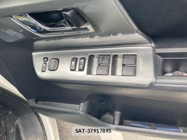 Toyota VOXY 2011-12 8797903-12