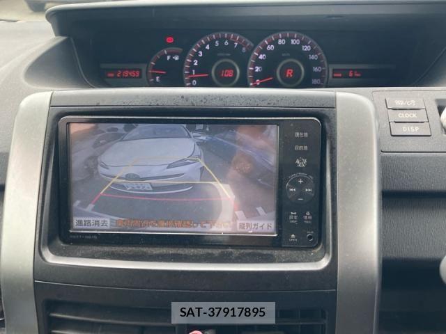 Toyota VOXY 2011-12 8797903-20