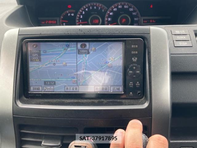 Toyota VOXY 2011-12 8797903-21