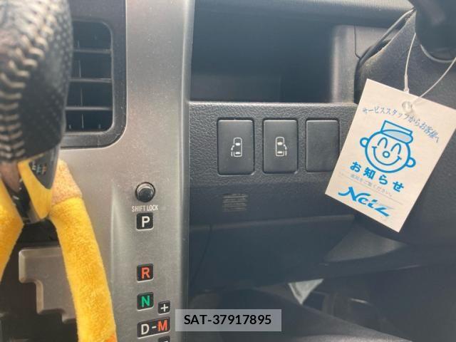 Toyota VOXY 2011-12 8797903-23