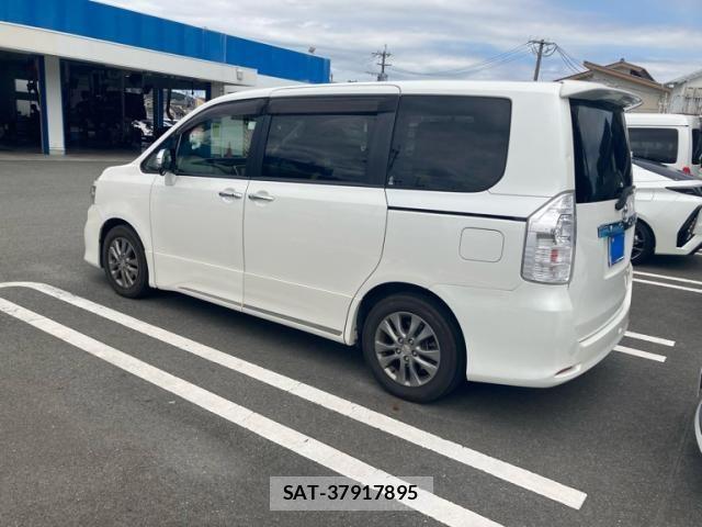 Toyota VOXY 2011-12 8797903-4