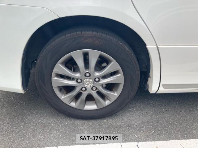 Toyota VOXY 2011-12 8797903-8