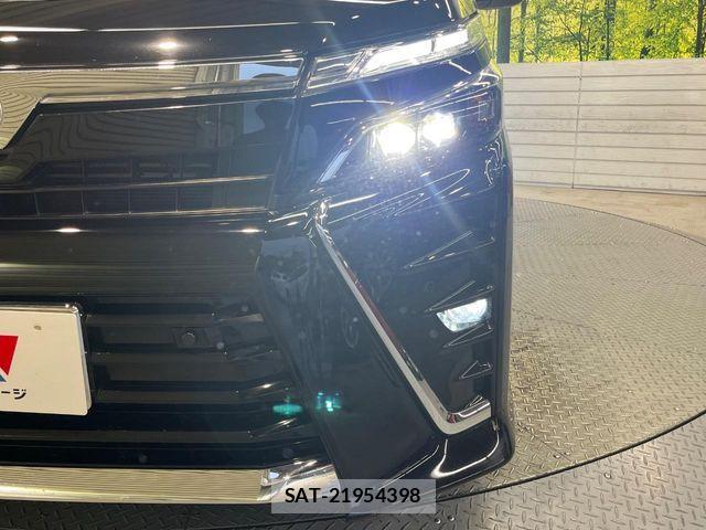 Toyota VOXY 2019-03 8797890-11