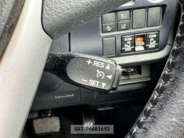 Toyota VOXY 2016-12 8797895-10