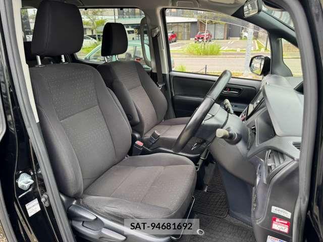 Toyota VOXY 2016-12 8797895-12