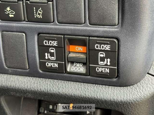 Toyota VOXY 2016-12 8797895-7