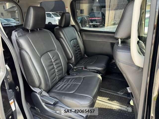 Toyota VOXY 2016-04 8797897-12