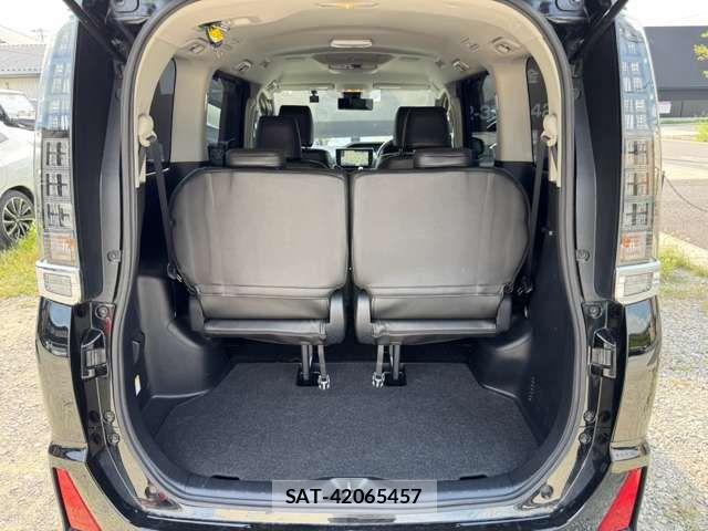 Toyota VOXY 2016-04 8797897-14