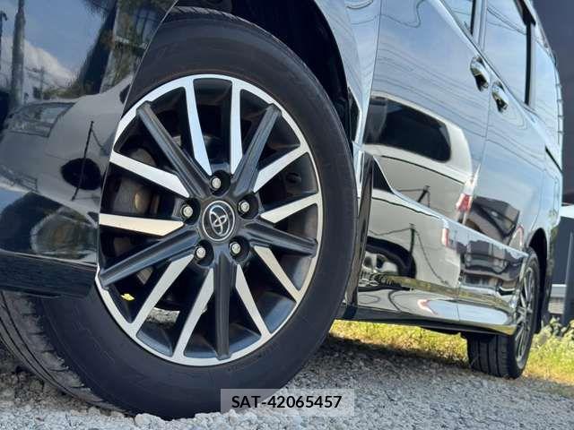 Toyota VOXY 2016-04 8797897-17