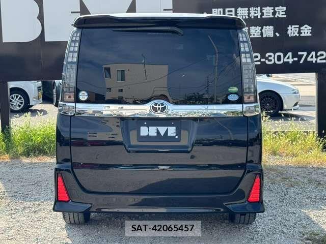 Toyota VOXY 2016-04 8797897-19