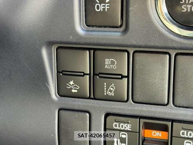 Toyota VOXY 2016-04 8797897-7