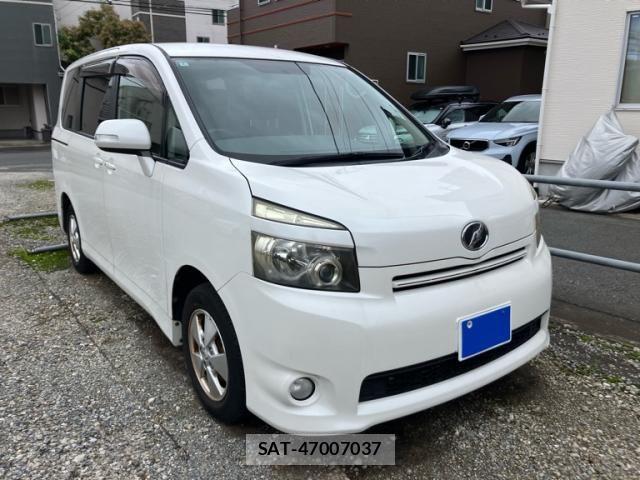 Toyota VOXY 2010-02 8797904-0